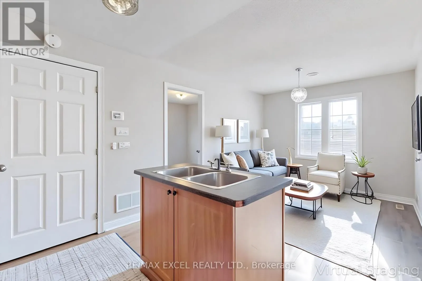 COACH - 525 COUNTRY GLEN ROAD