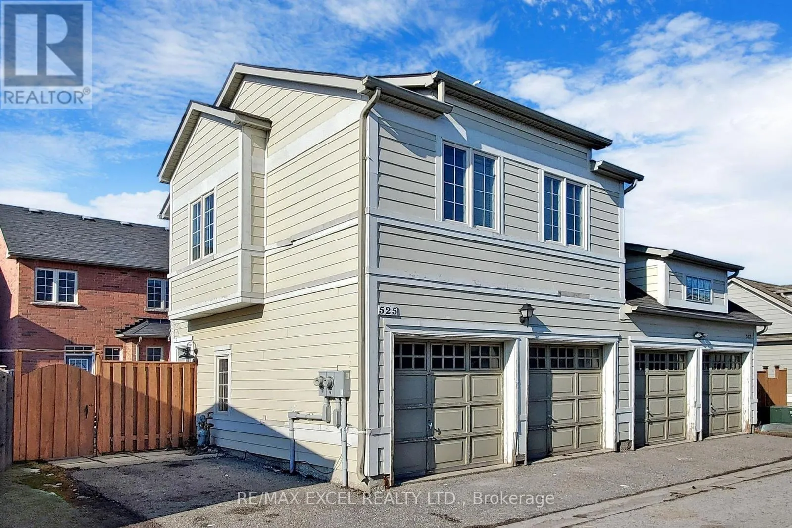 COACH - 525 COUNTRY GLEN ROAD