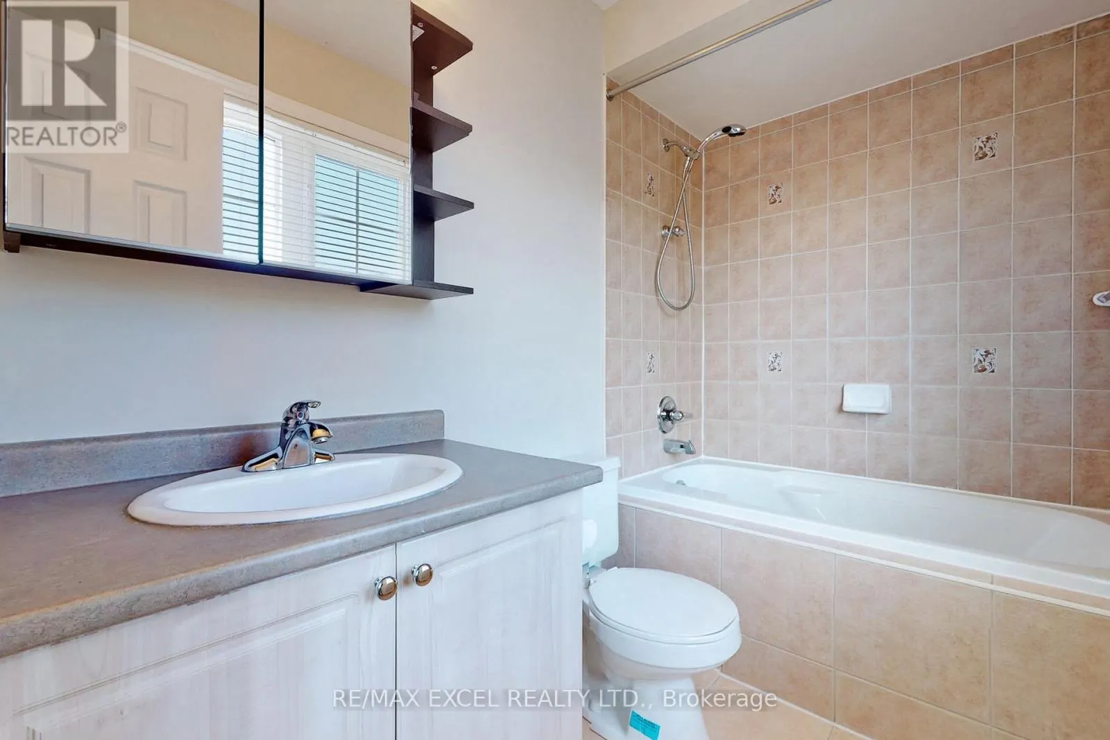 COACH - 525 COUNTRY GLEN ROAD