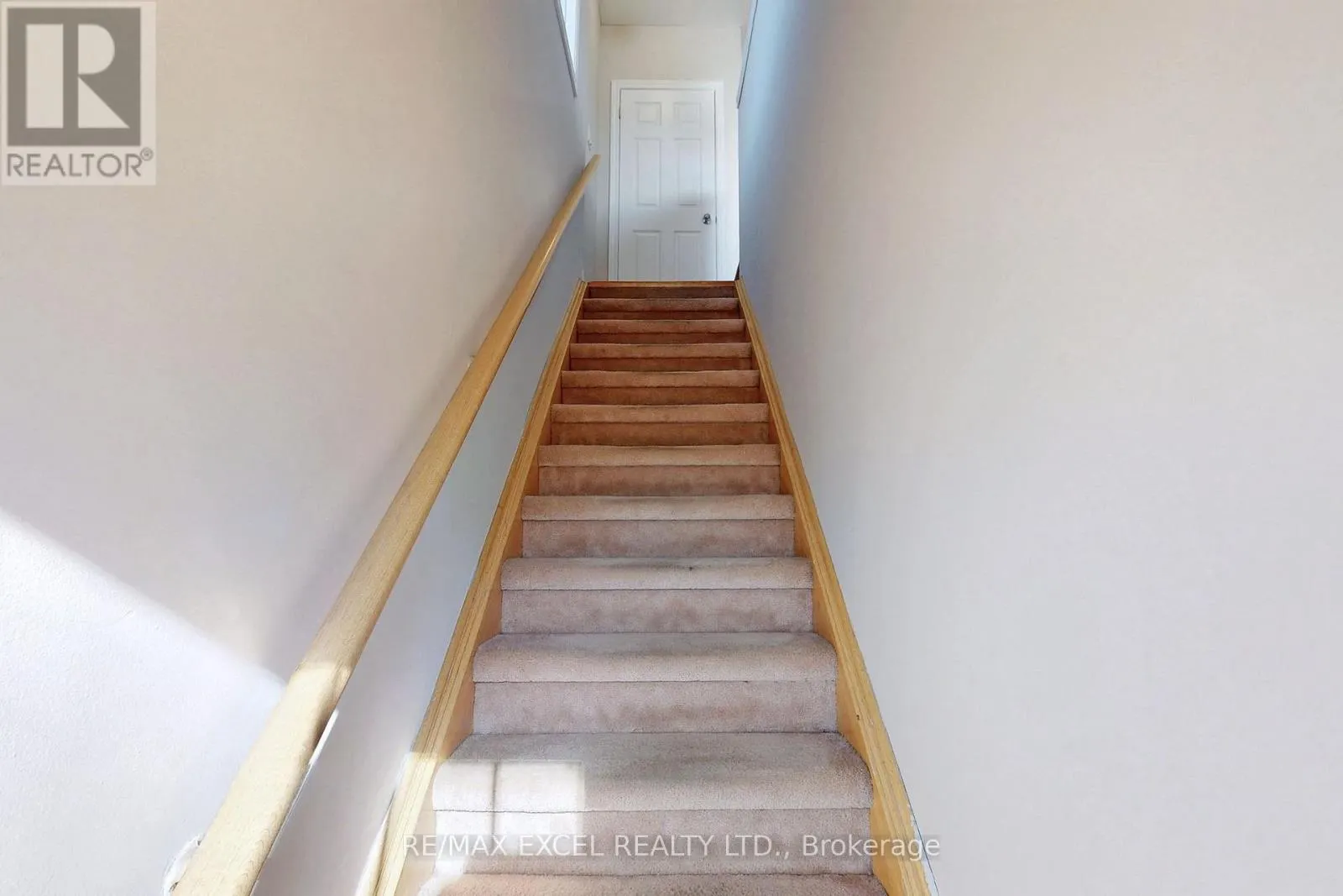 COACH - 525 COUNTRY GLEN ROAD