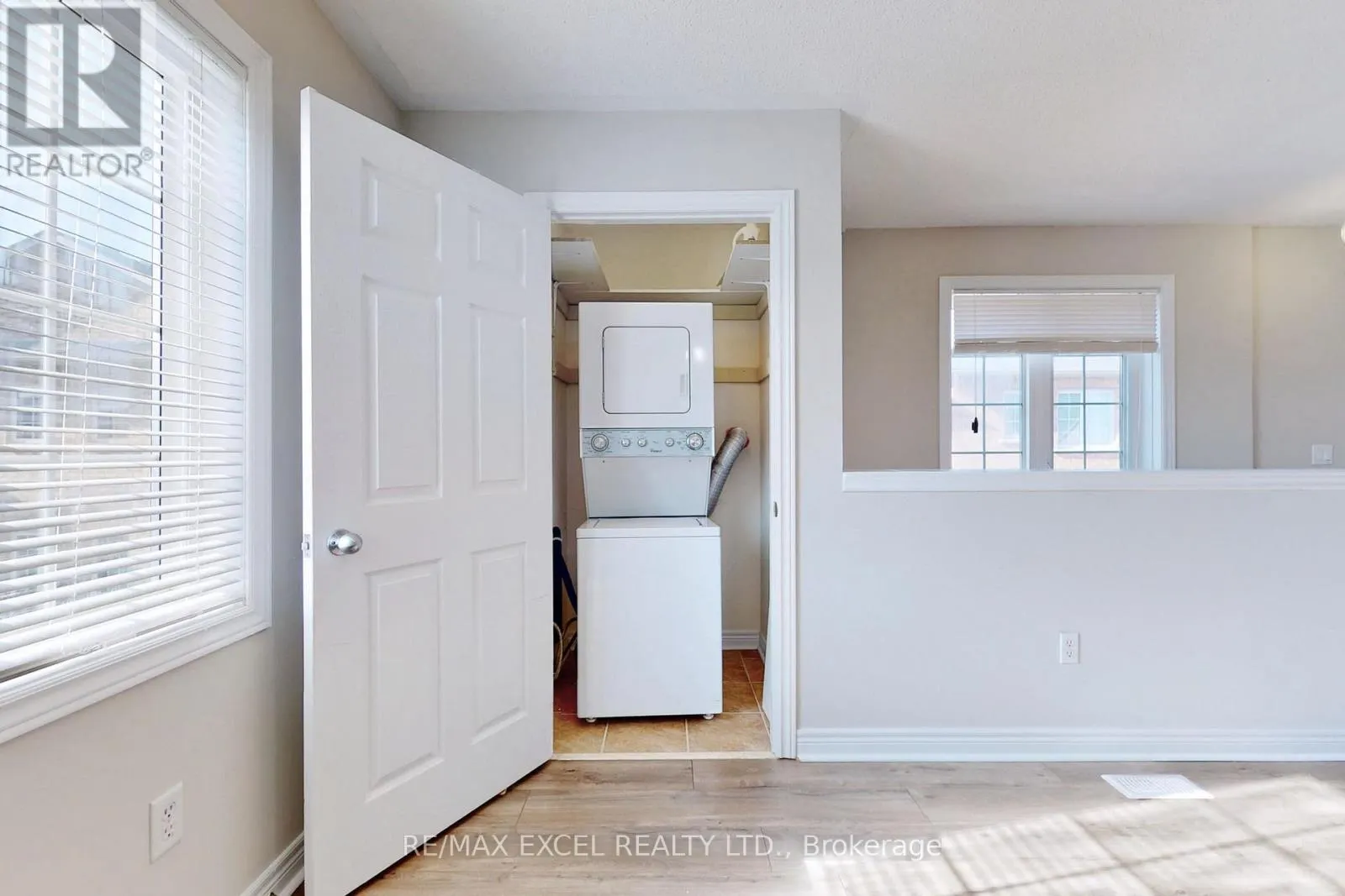 COACH - 525 COUNTRY GLEN ROAD