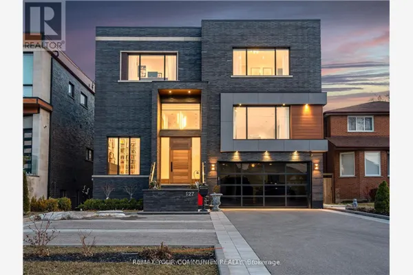 127 ELGIN MILLS ROAD W