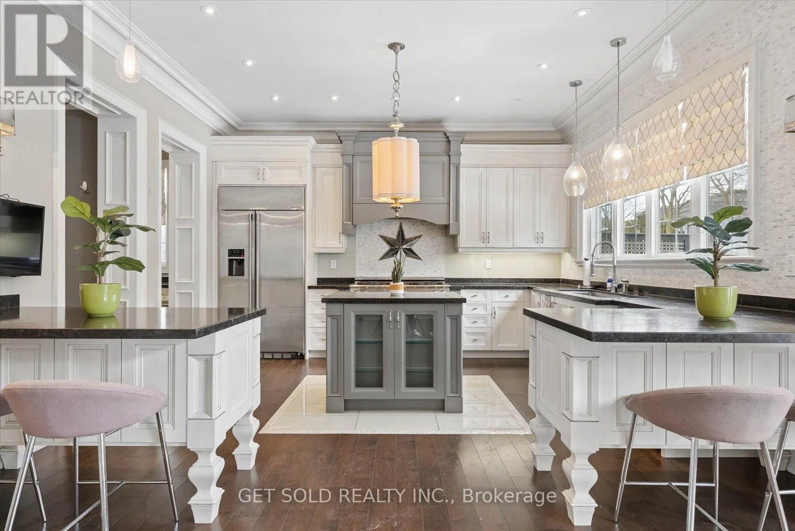 8 THORNHILL AVENUE