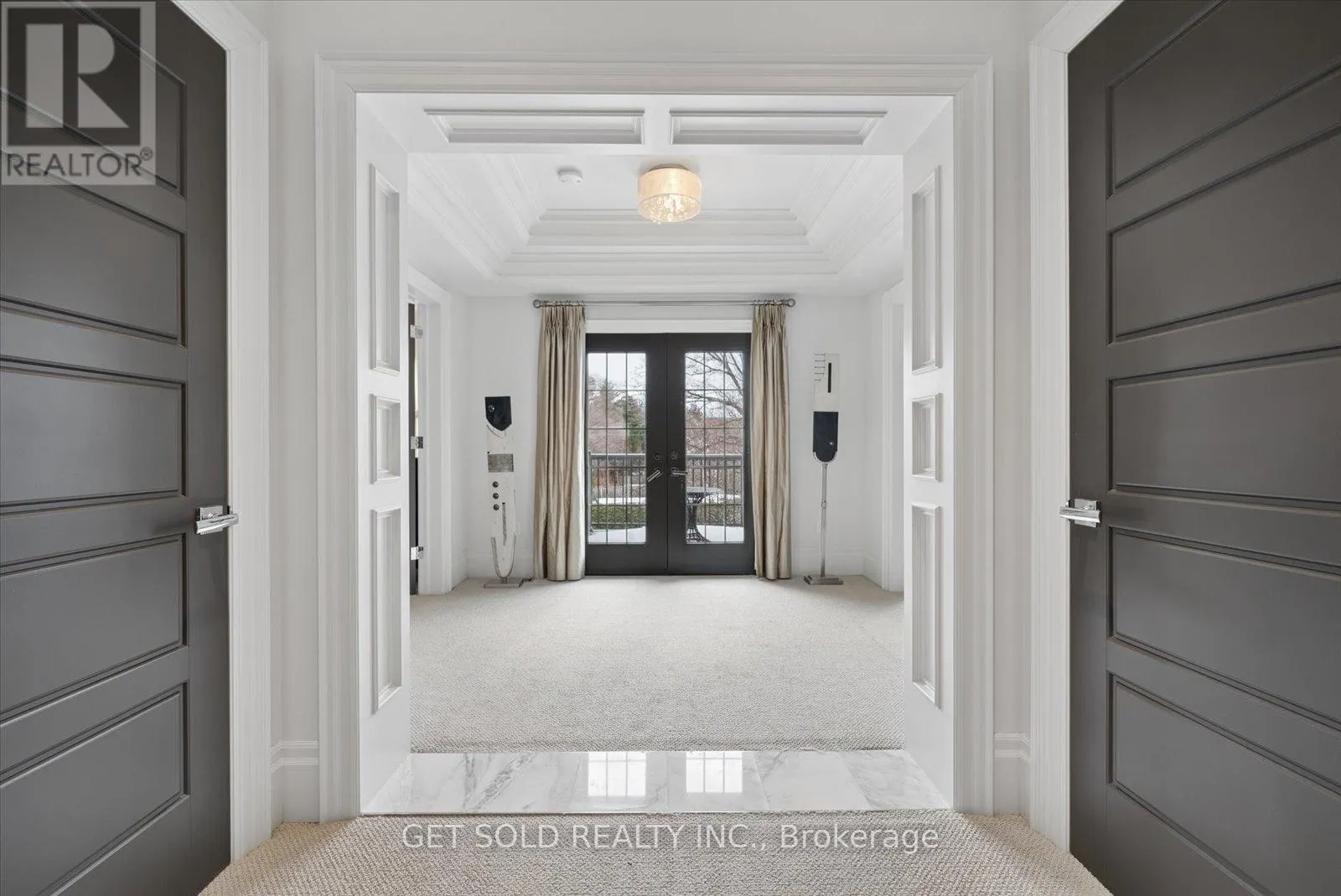 8 THORNHILL AVENUE