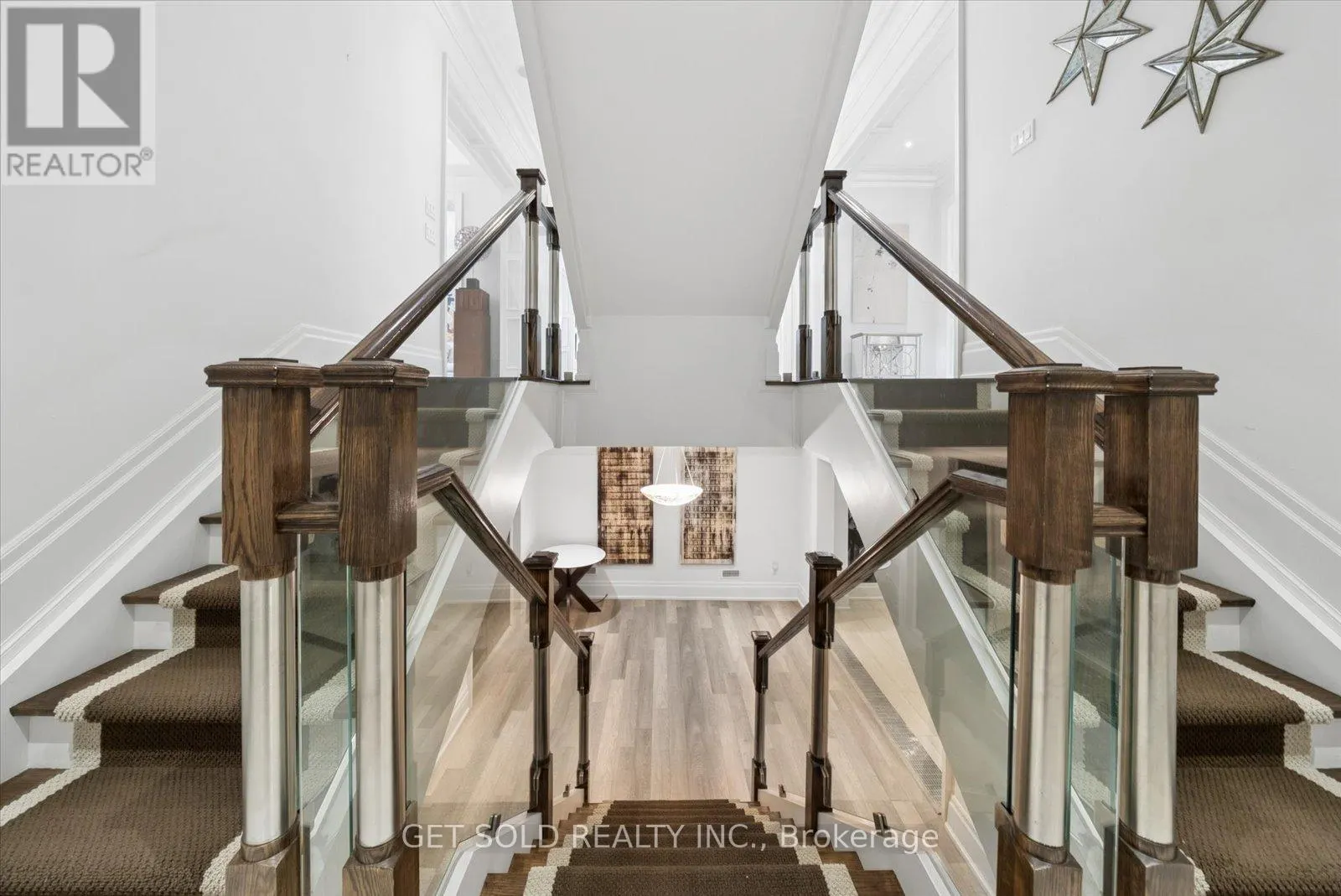 8 THORNHILL AVENUE