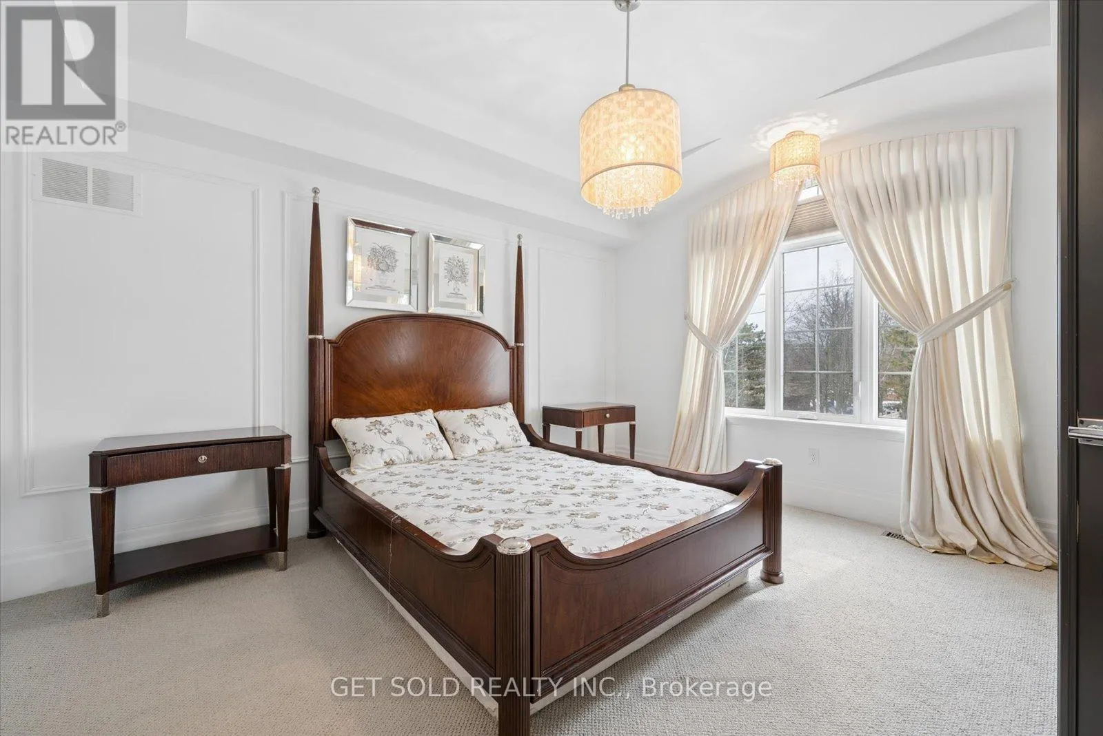 8 THORNHILL AVENUE