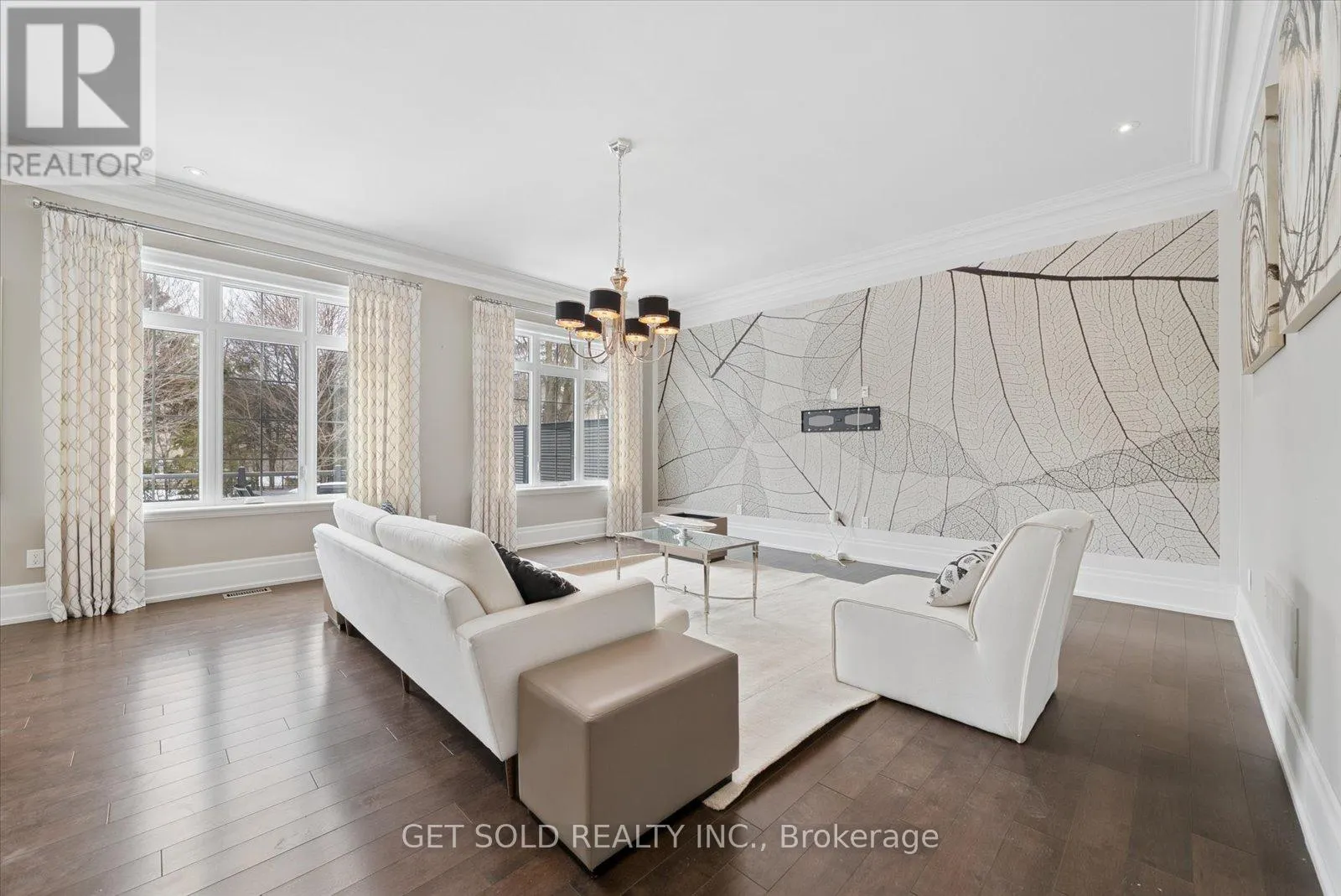 8 THORNHILL AVENUE