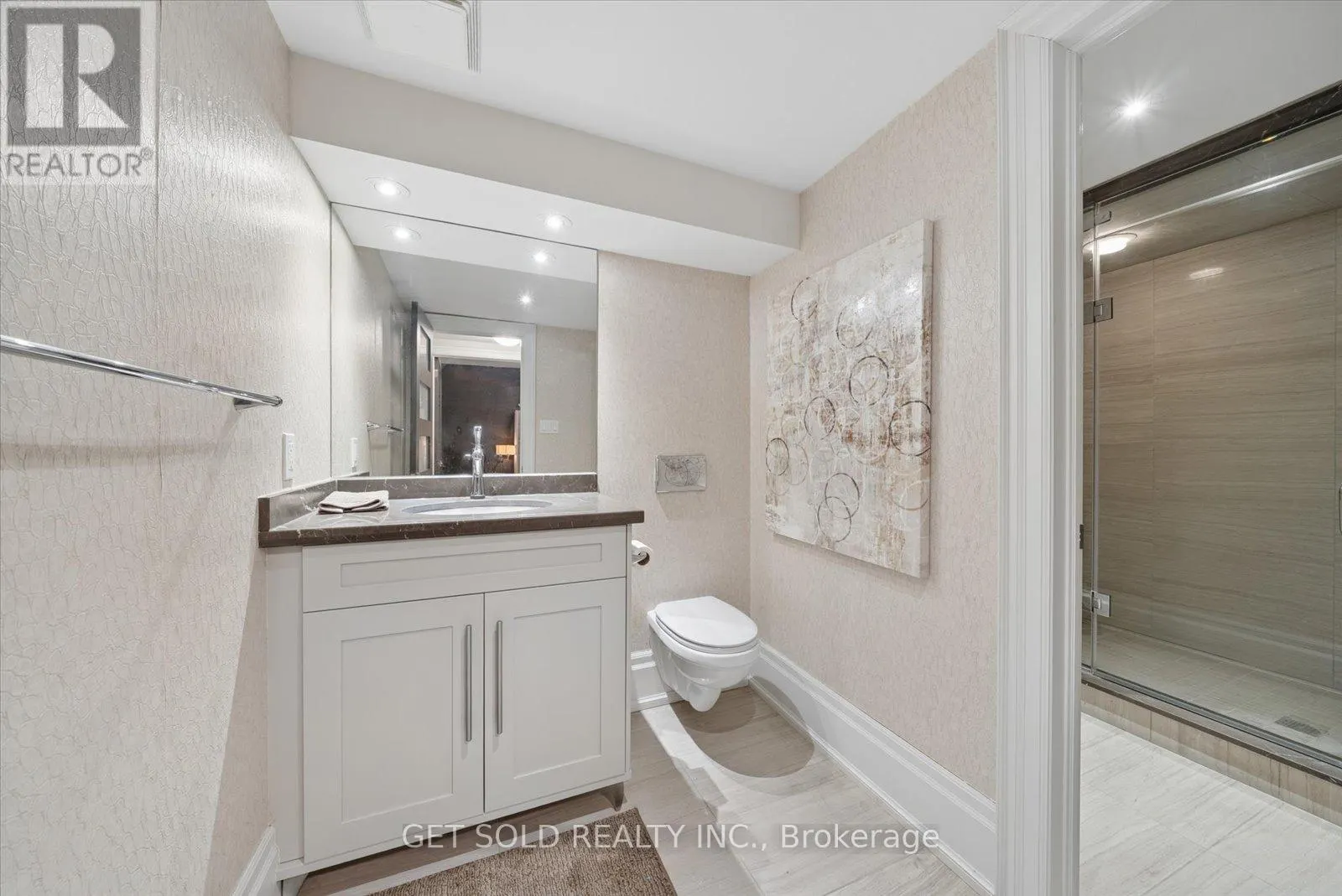 8 THORNHILL AVENUE
