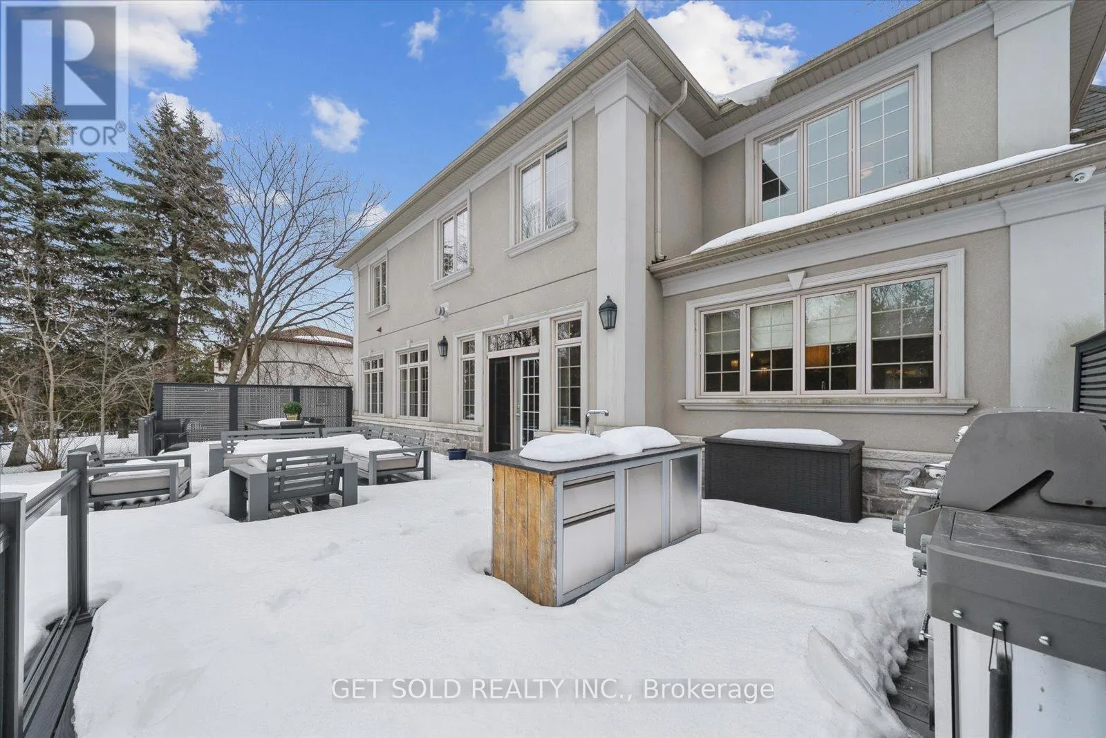 8 THORNHILL AVENUE