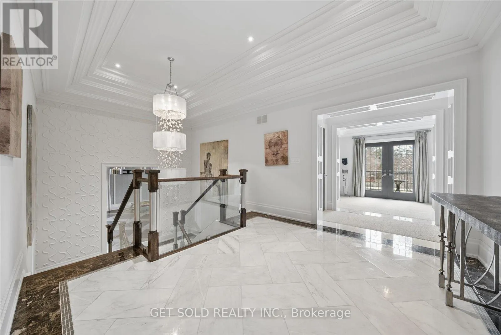 8 THORNHILL AVENUE