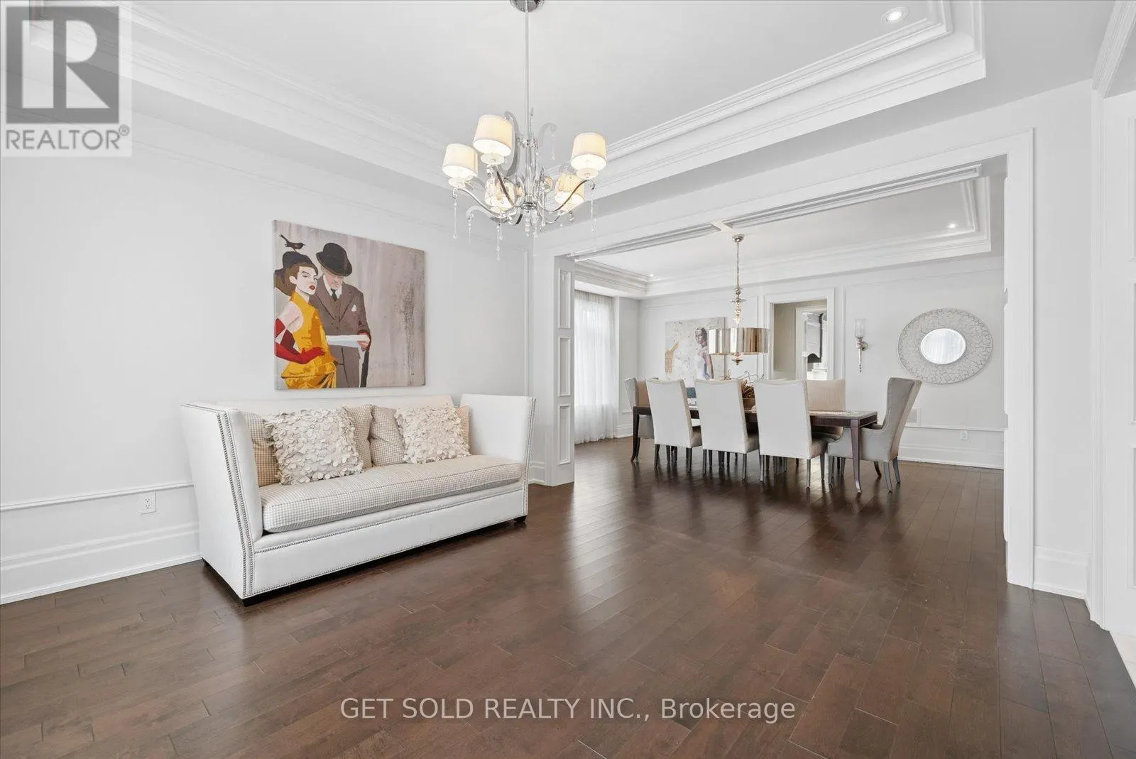 8 THORNHILL AVENUE