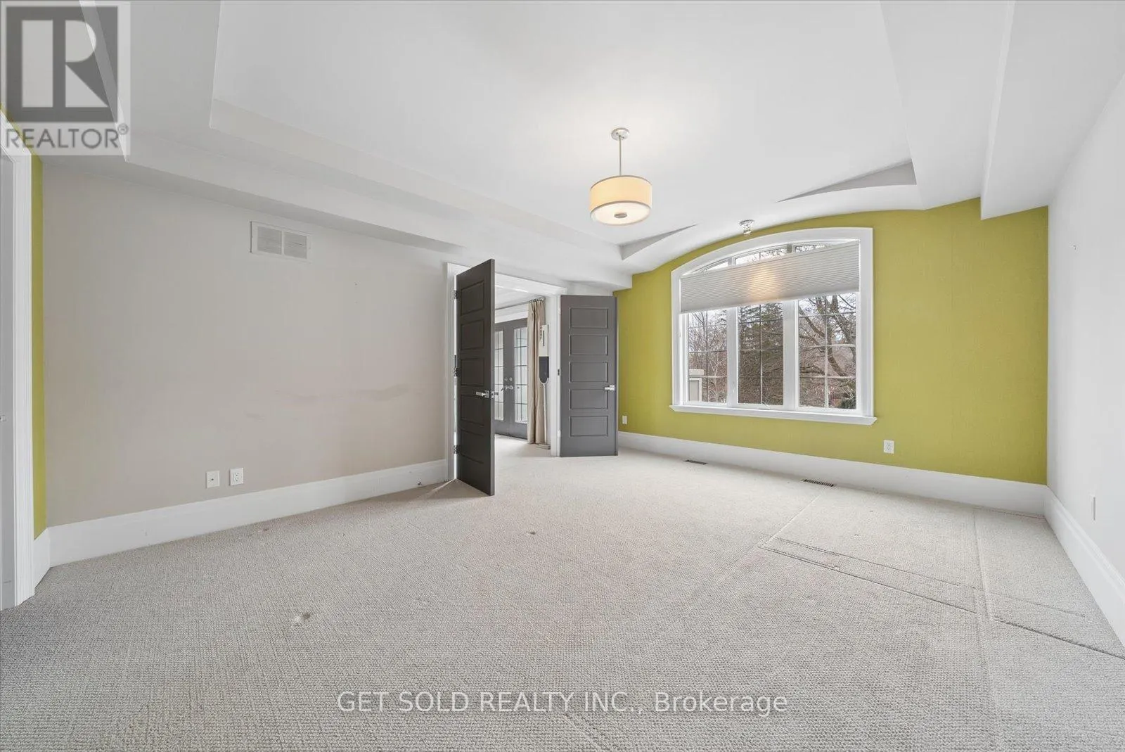 8 THORNHILL AVENUE