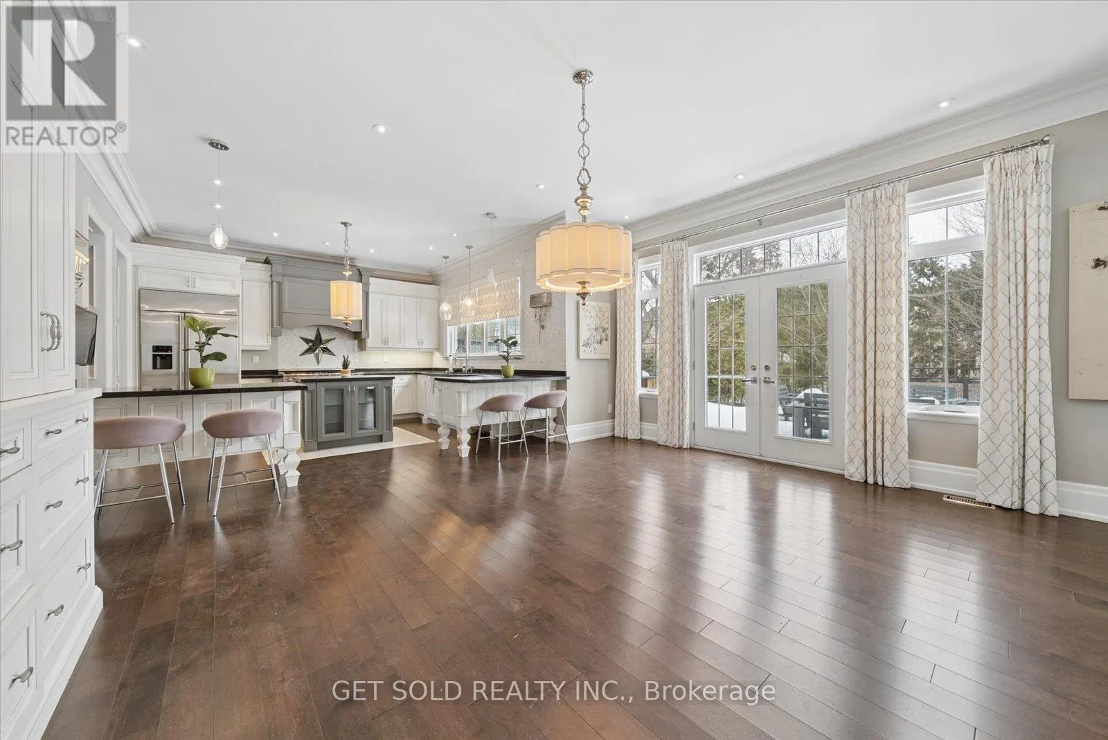 8 THORNHILL AVENUE
