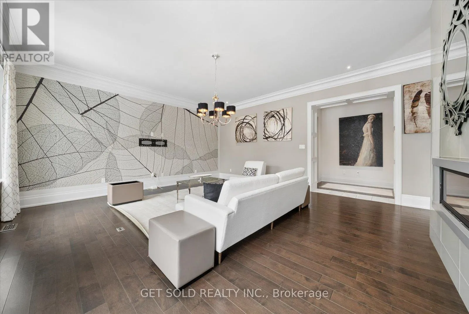 8 THORNHILL AVENUE