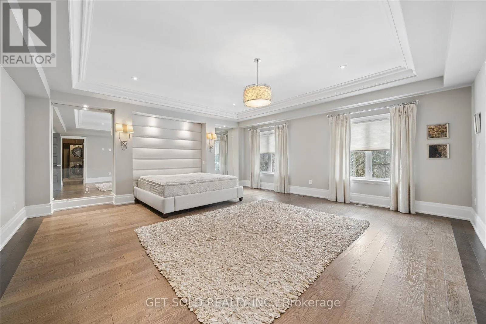 8 THORNHILL AVENUE