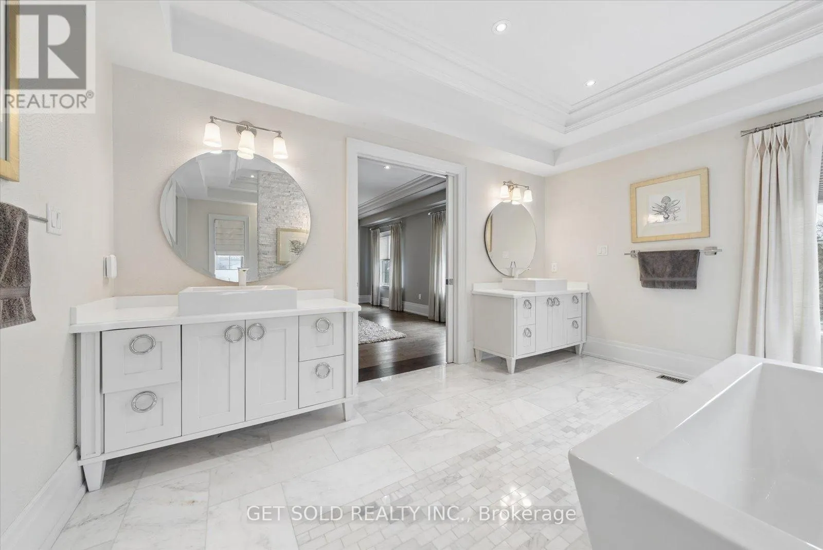 8 THORNHILL AVENUE
