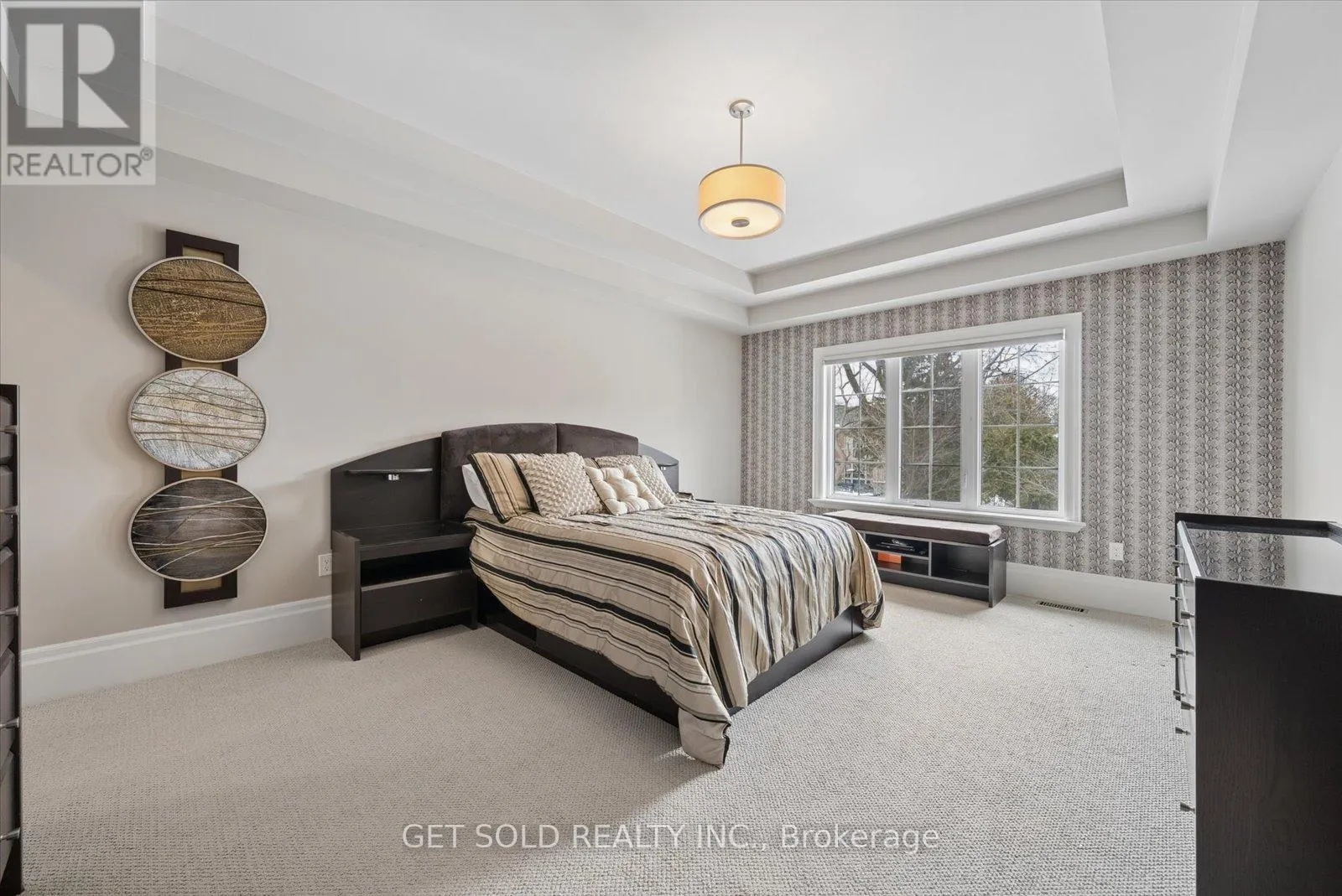 8 THORNHILL AVENUE