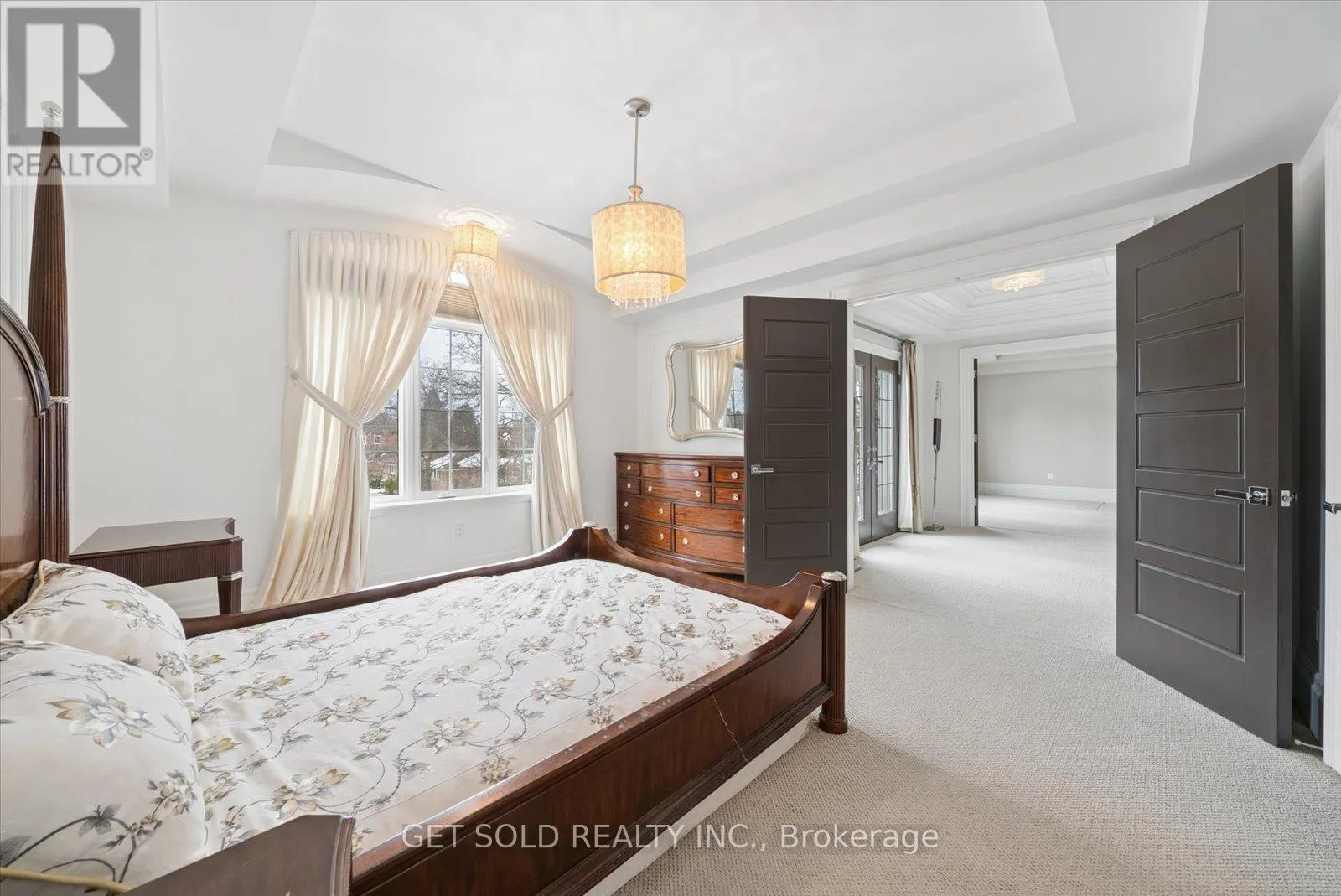 8 THORNHILL AVENUE