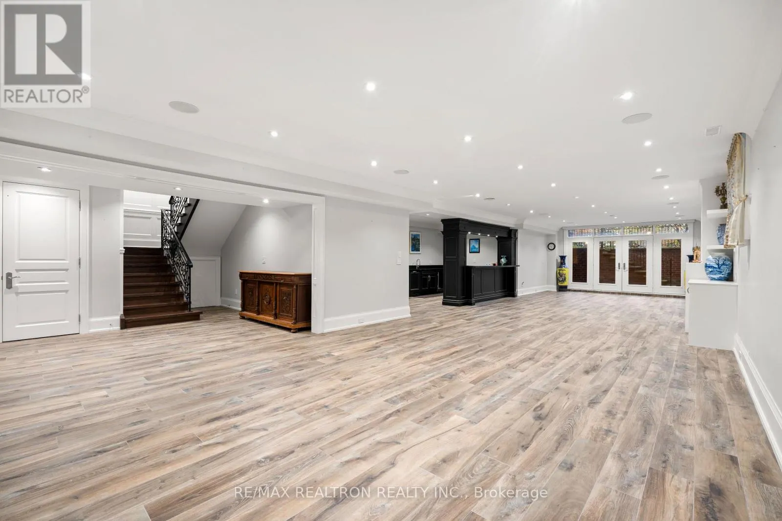 9 THORNBANK ROAD