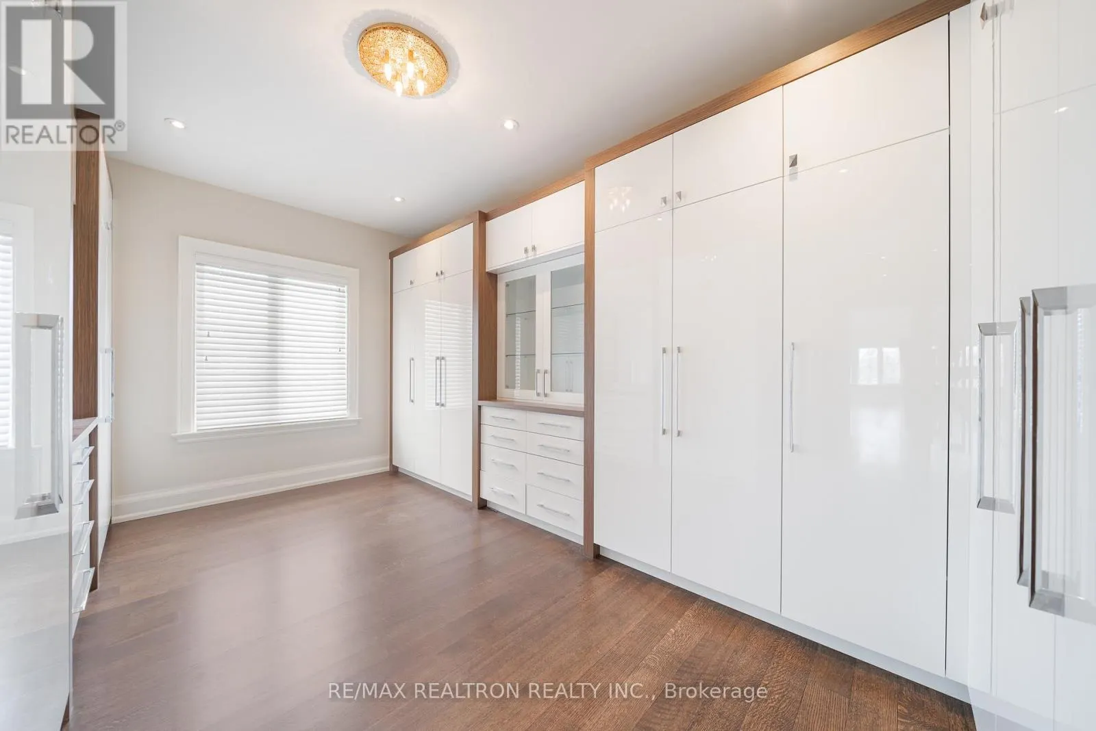 9 THORNBANK ROAD