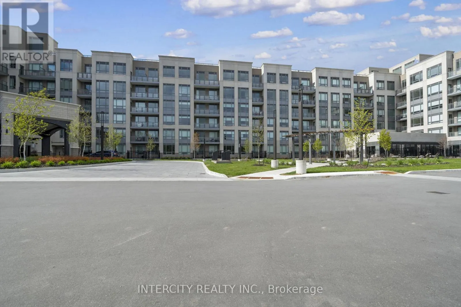 227 - 2075 KING ROAD