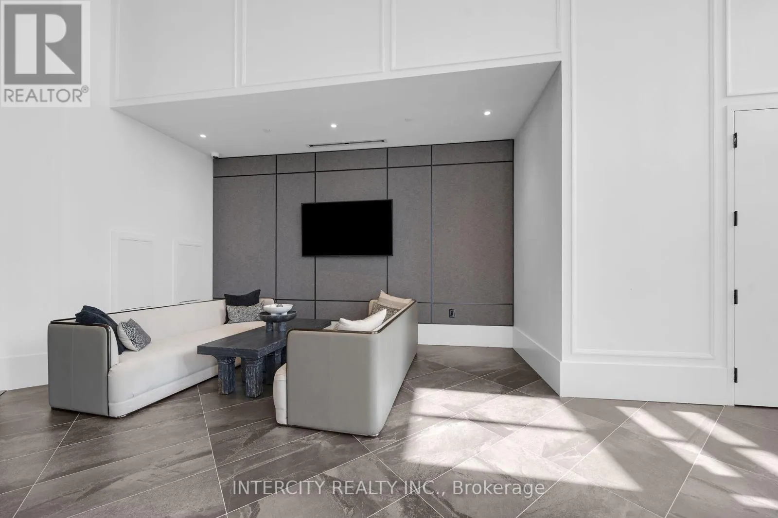 240 - 2075 KING ROAD