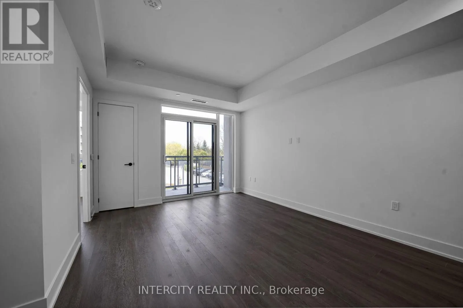 215 - 2075 KING ROAD