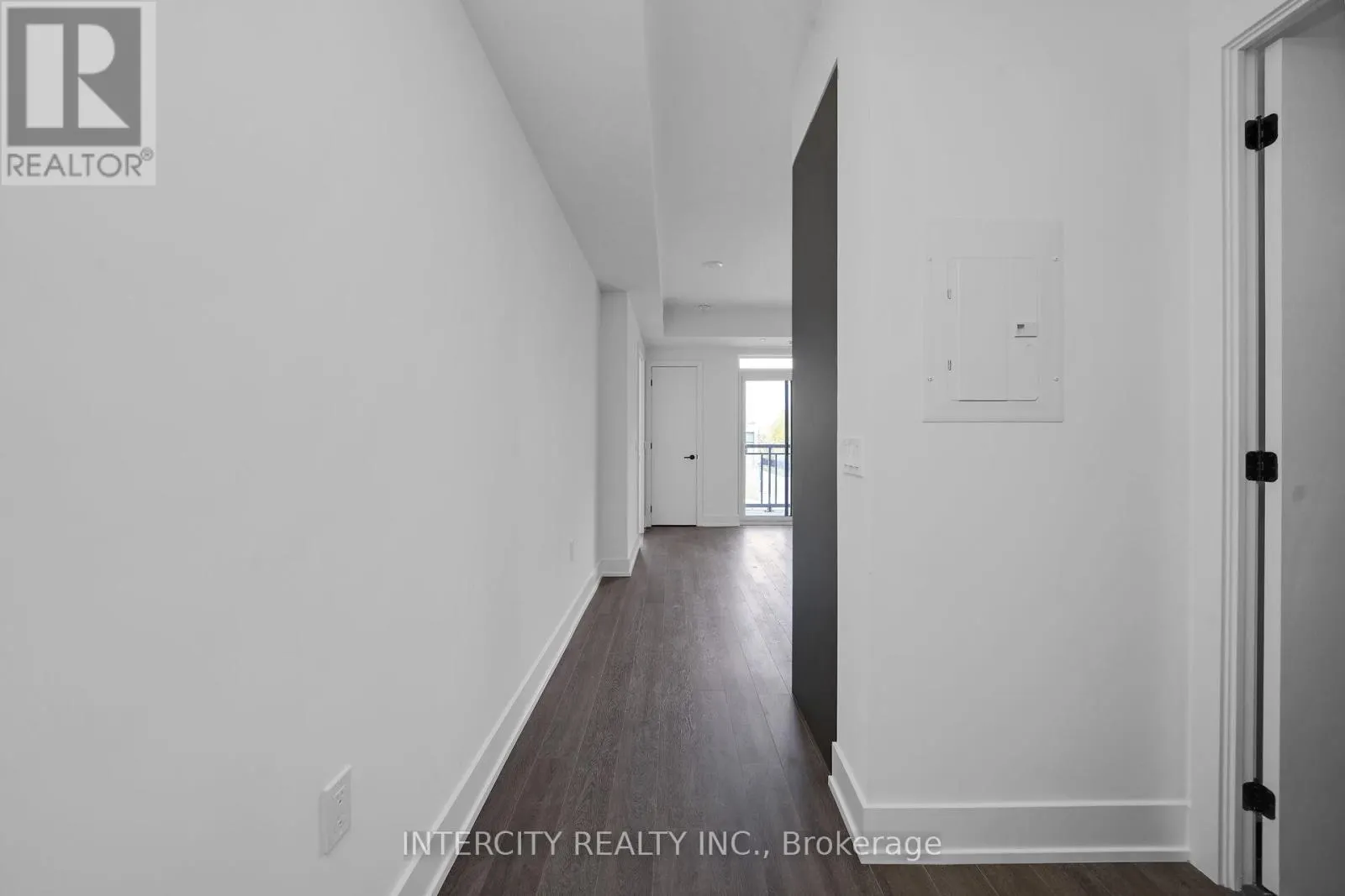 215 - 2075 KING ROAD
