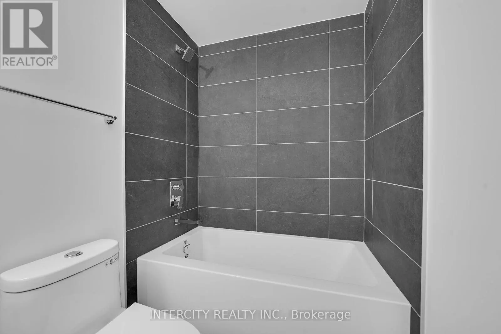 215 - 2075 KING ROAD