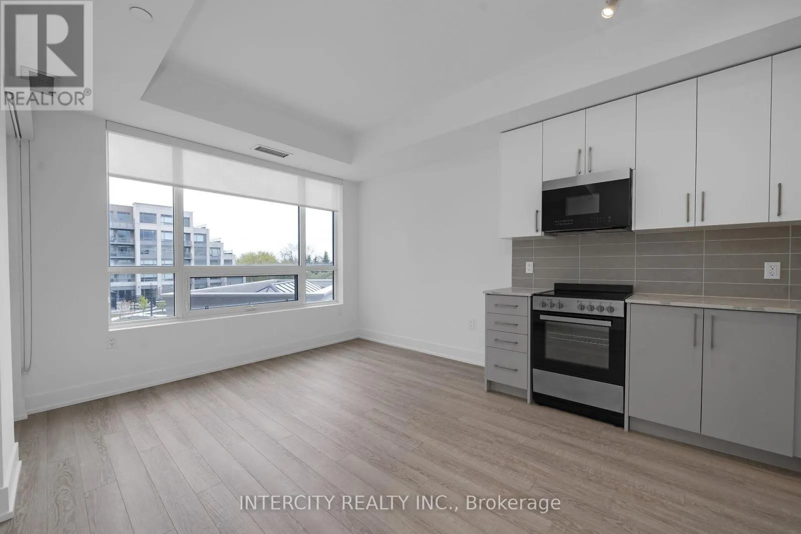 312 - 2075 KING ROAD
