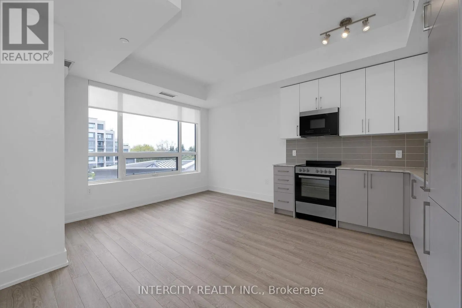312 - 2075 KING ROAD