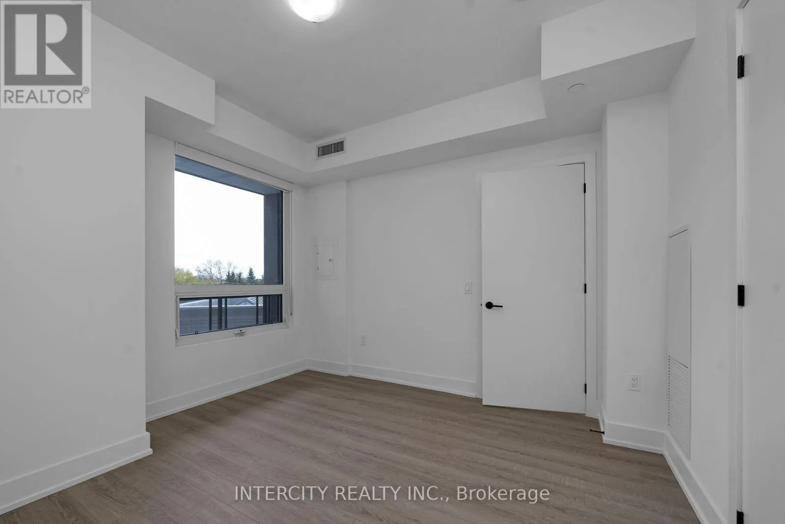 312 - 2075 KING ROAD