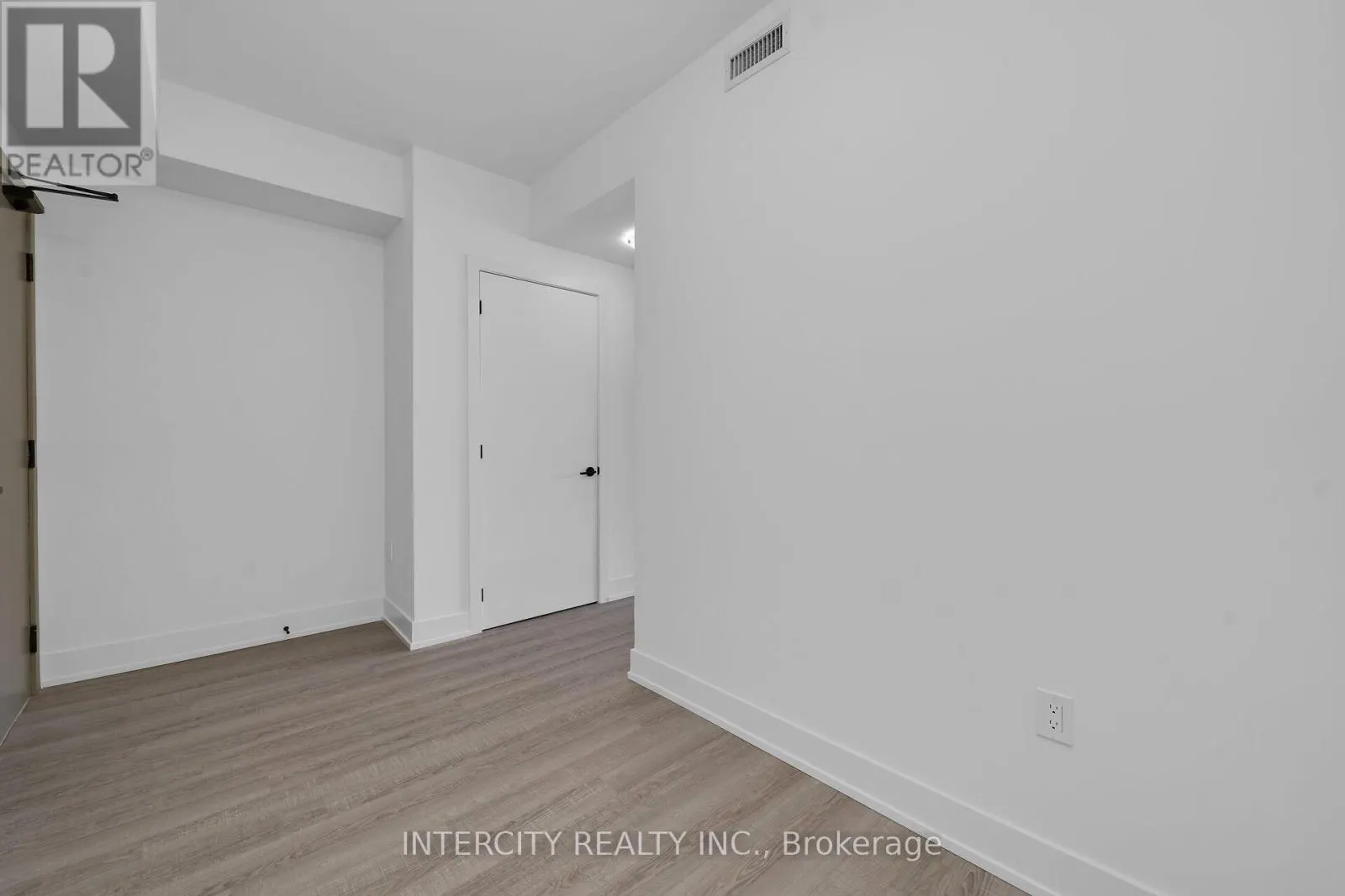 312 - 2075 KING ROAD