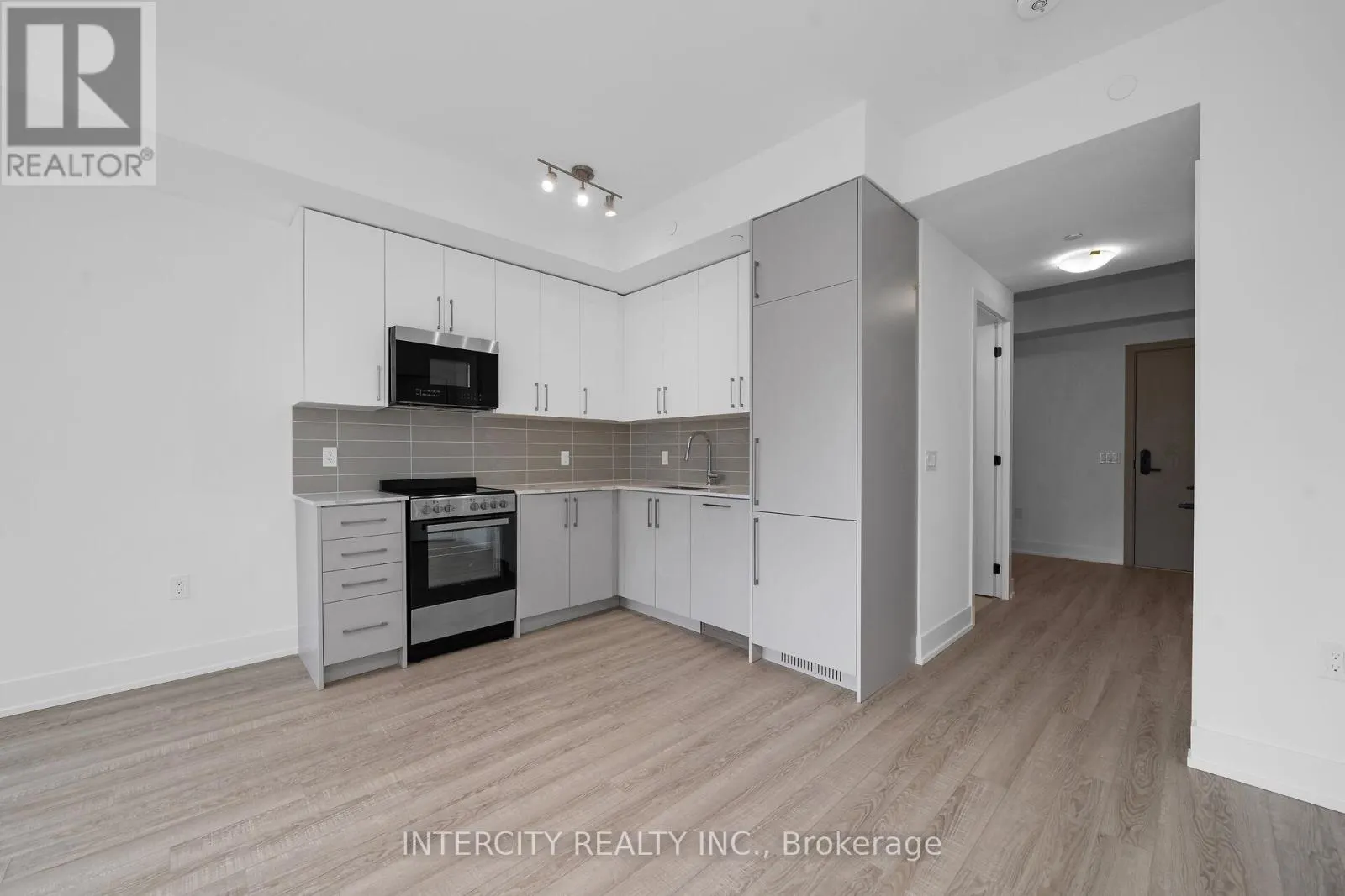 312 - 2075 KING ROAD