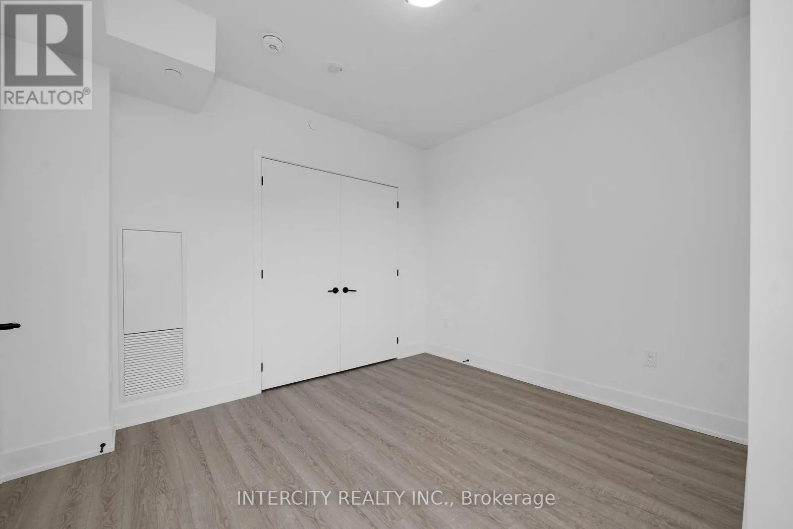 312 - 2075 KING ROAD