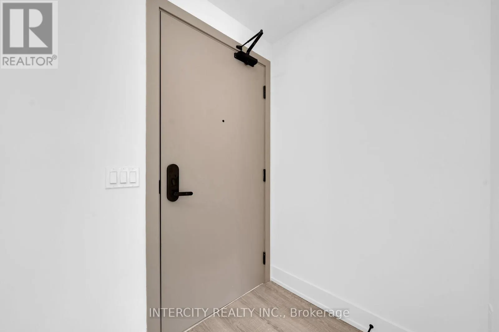 312 - 2075 KING ROAD