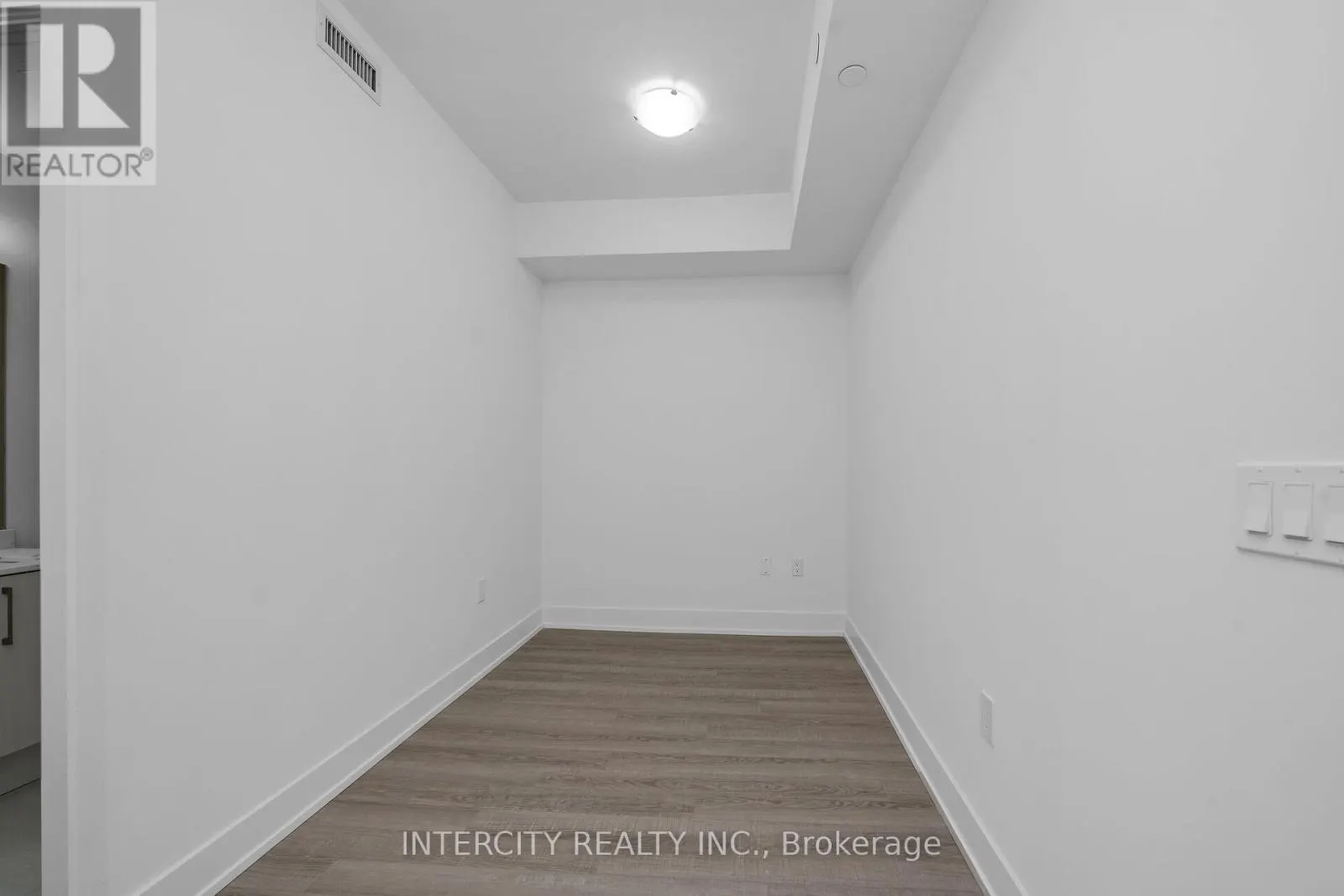 312 - 2075 KING ROAD