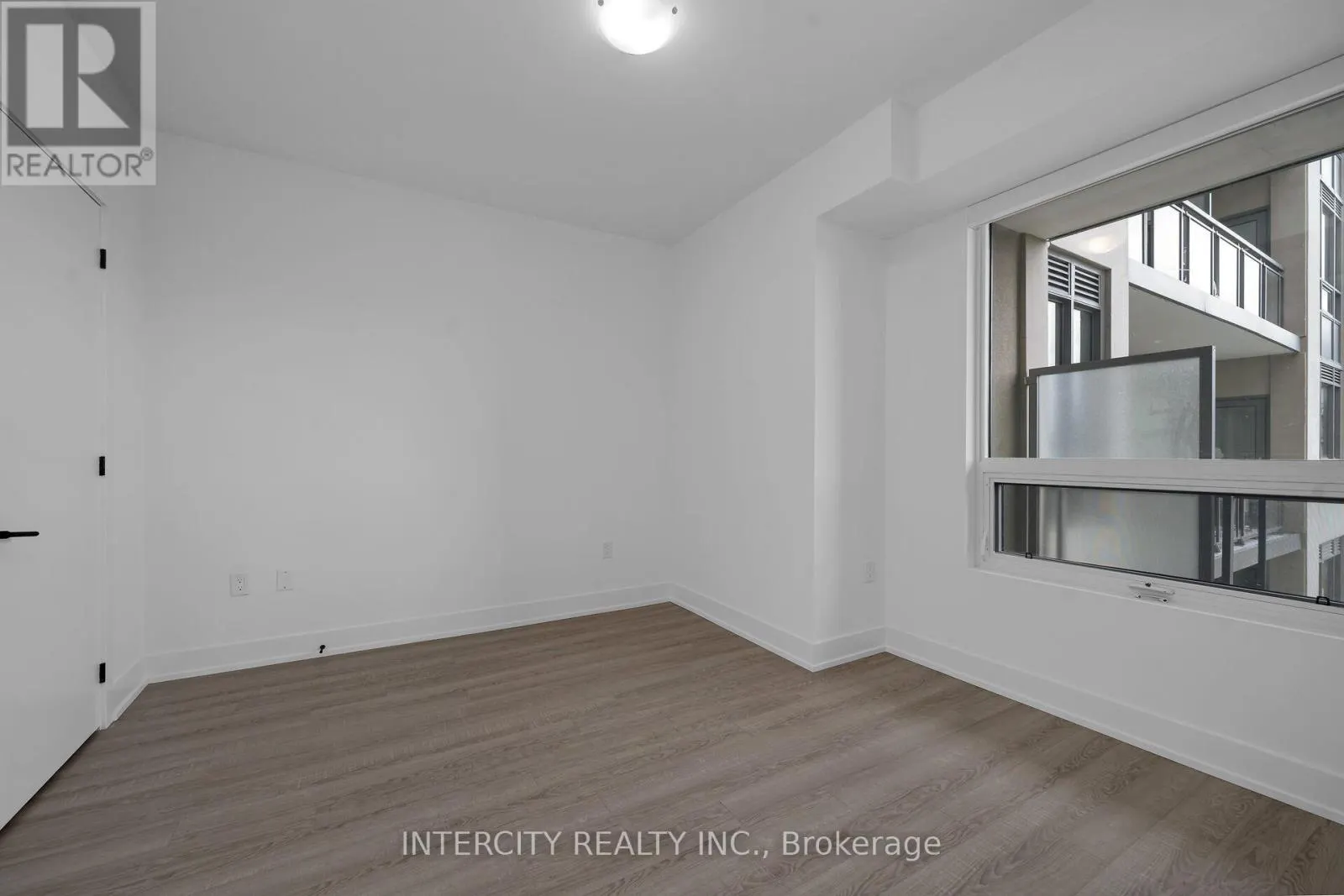 312 - 2075 KING ROAD