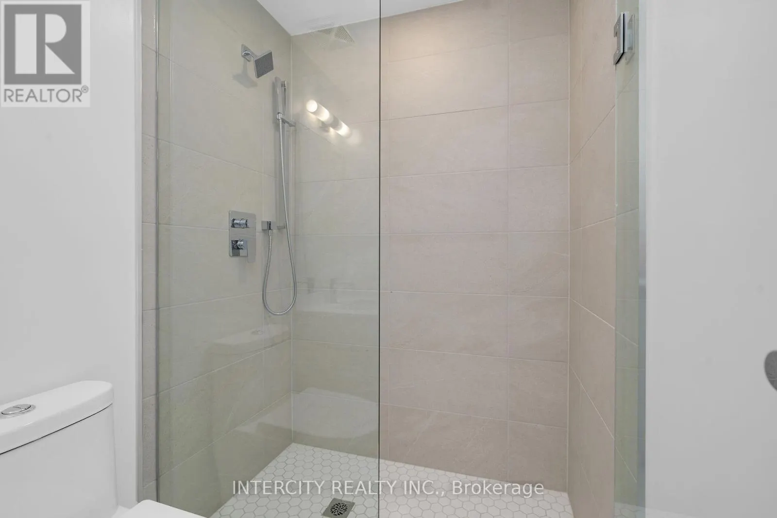 326 - 2075 KING ROAD