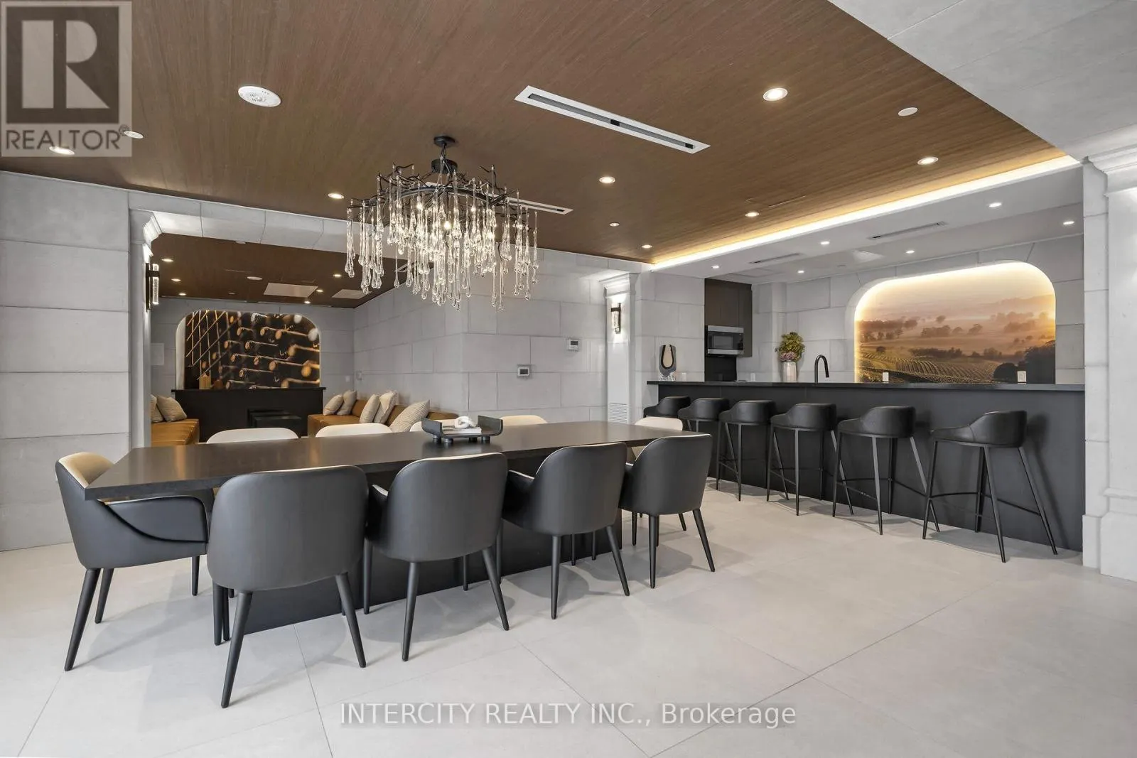 326 - 2075 KING ROAD