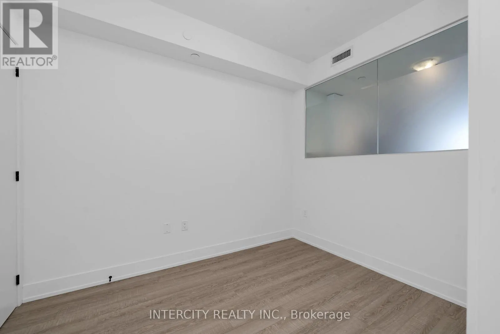 326 - 2075 KING ROAD
