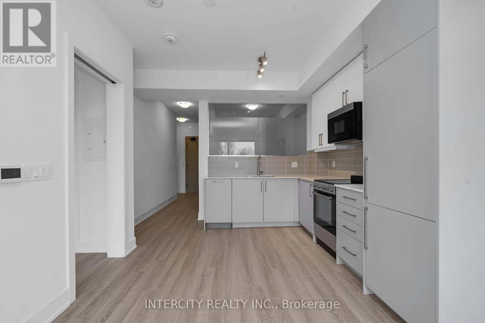 326 - 2075 KING ROAD