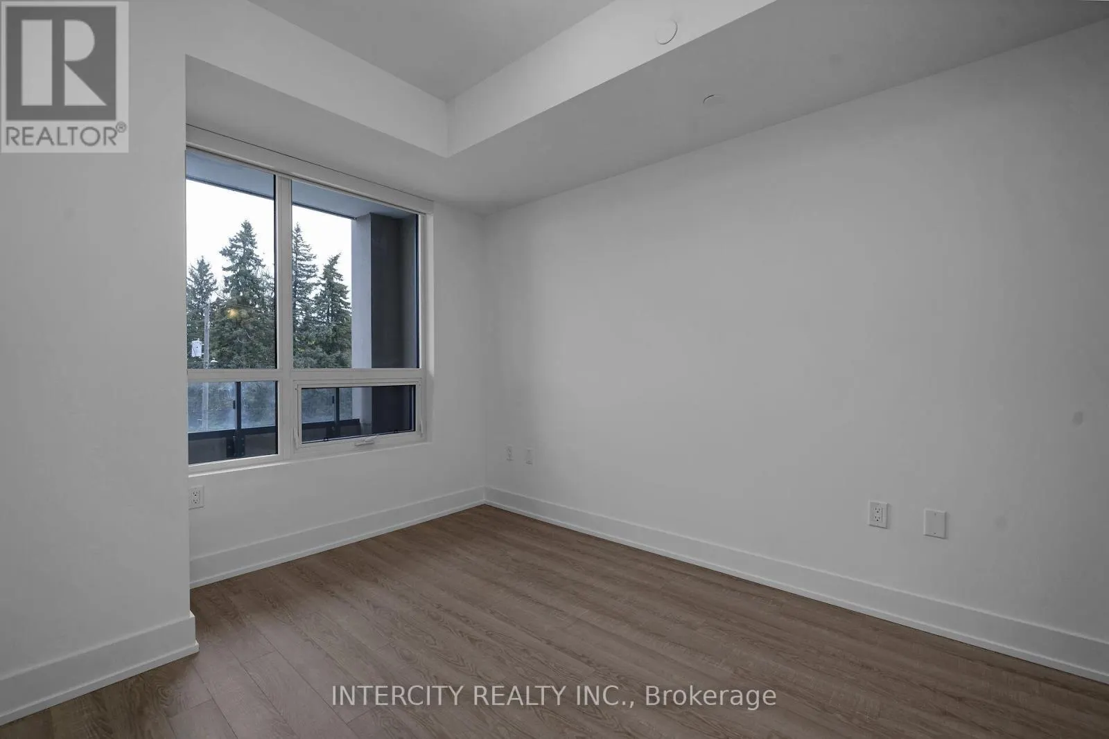 326 - 2075 KING ROAD