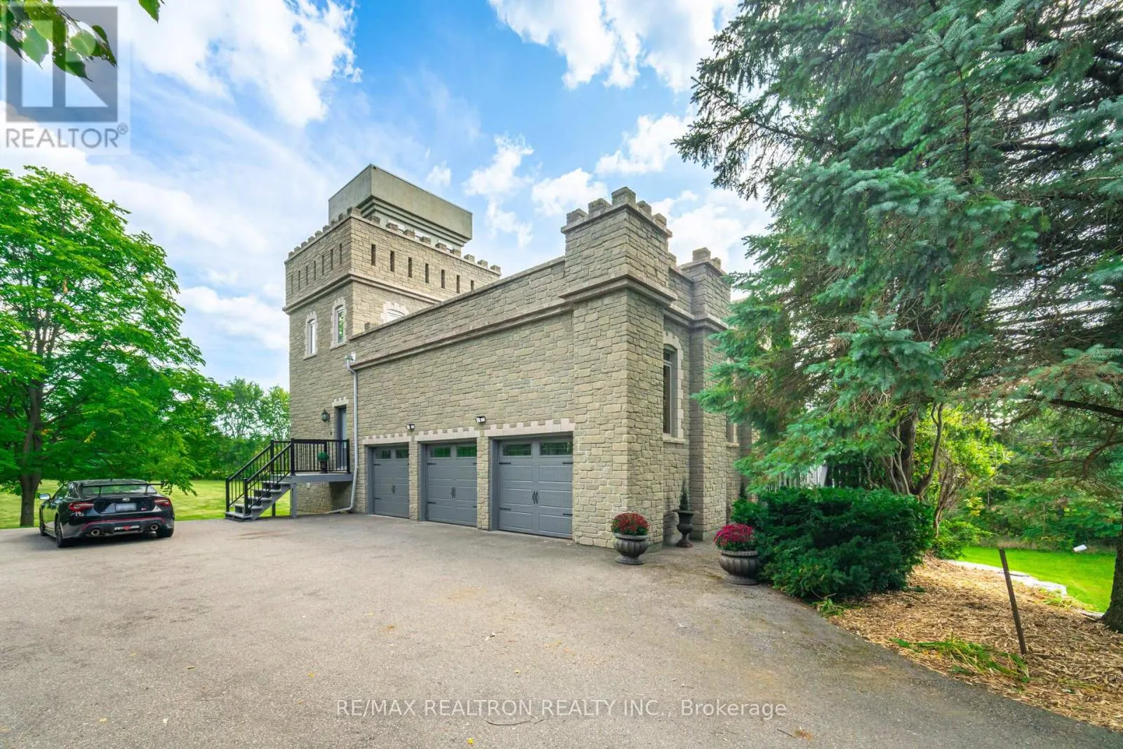 95 LOCH ERNE LANE