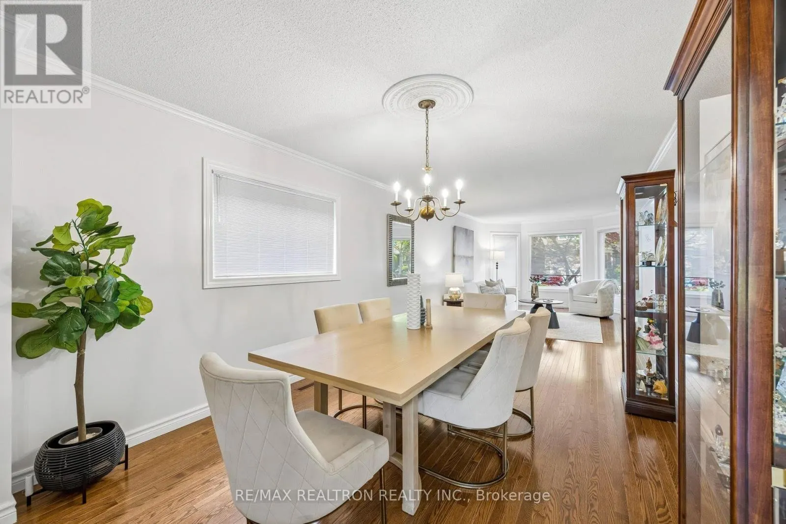 37 DUNDURN CRESCENT