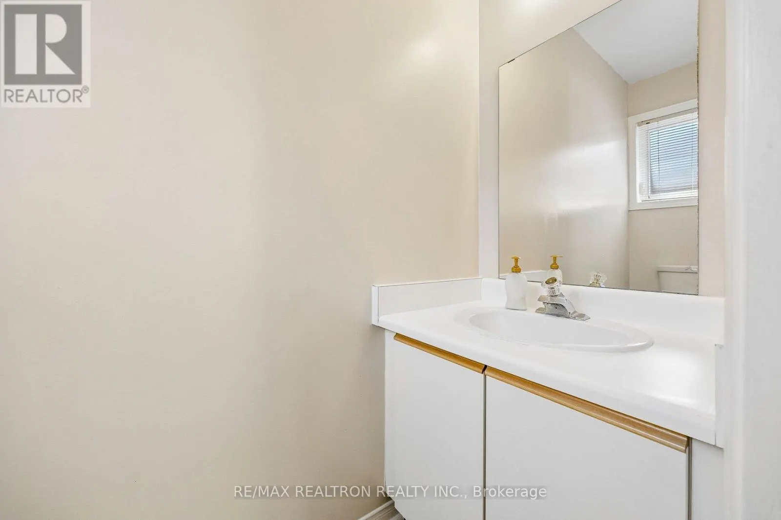 37 DUNDURN CRESCENT