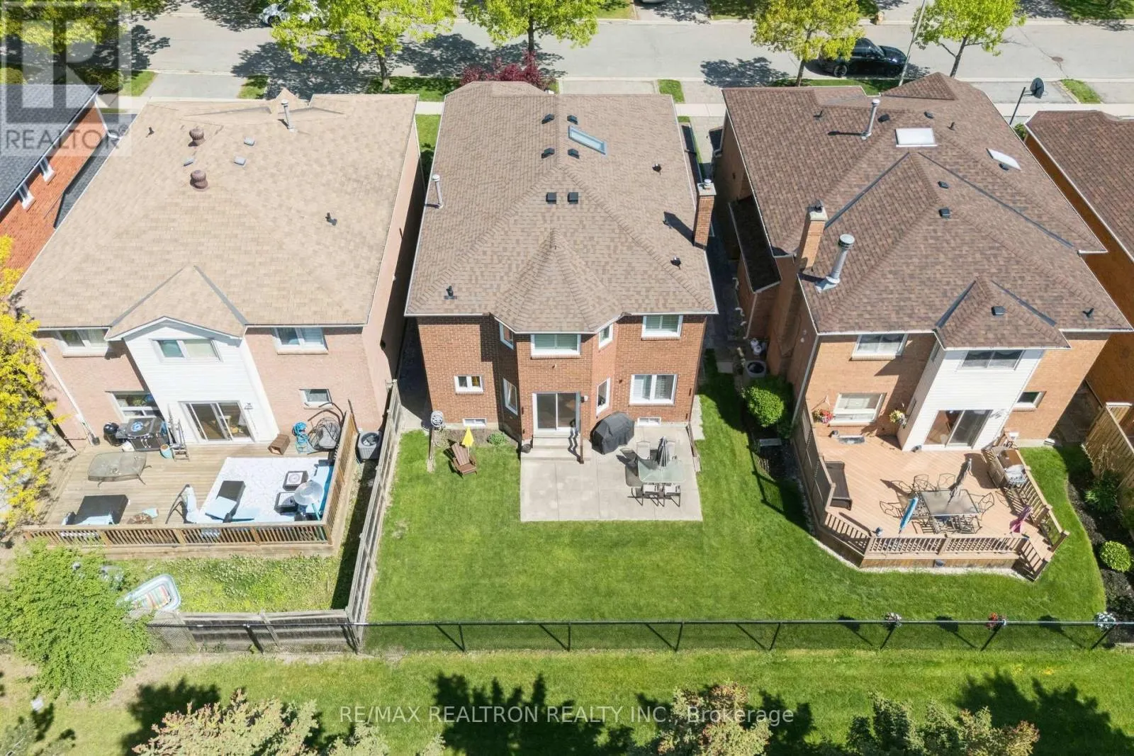 37 DUNDURN CRESCENT