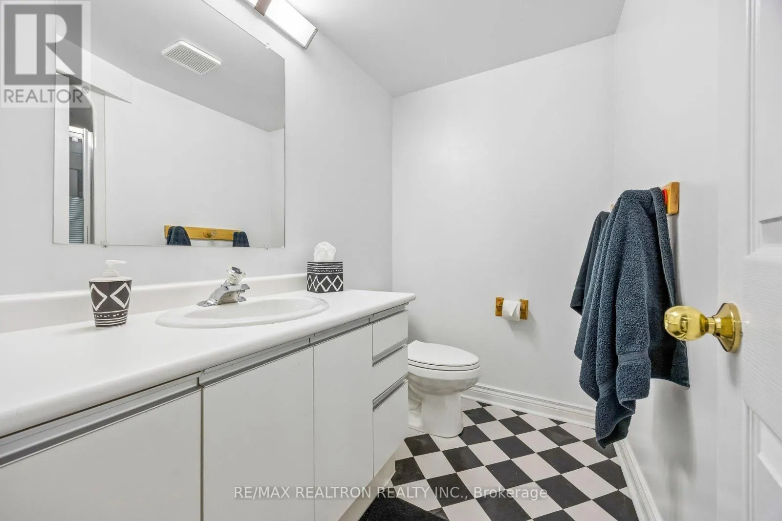 37 DUNDURN CRESCENT