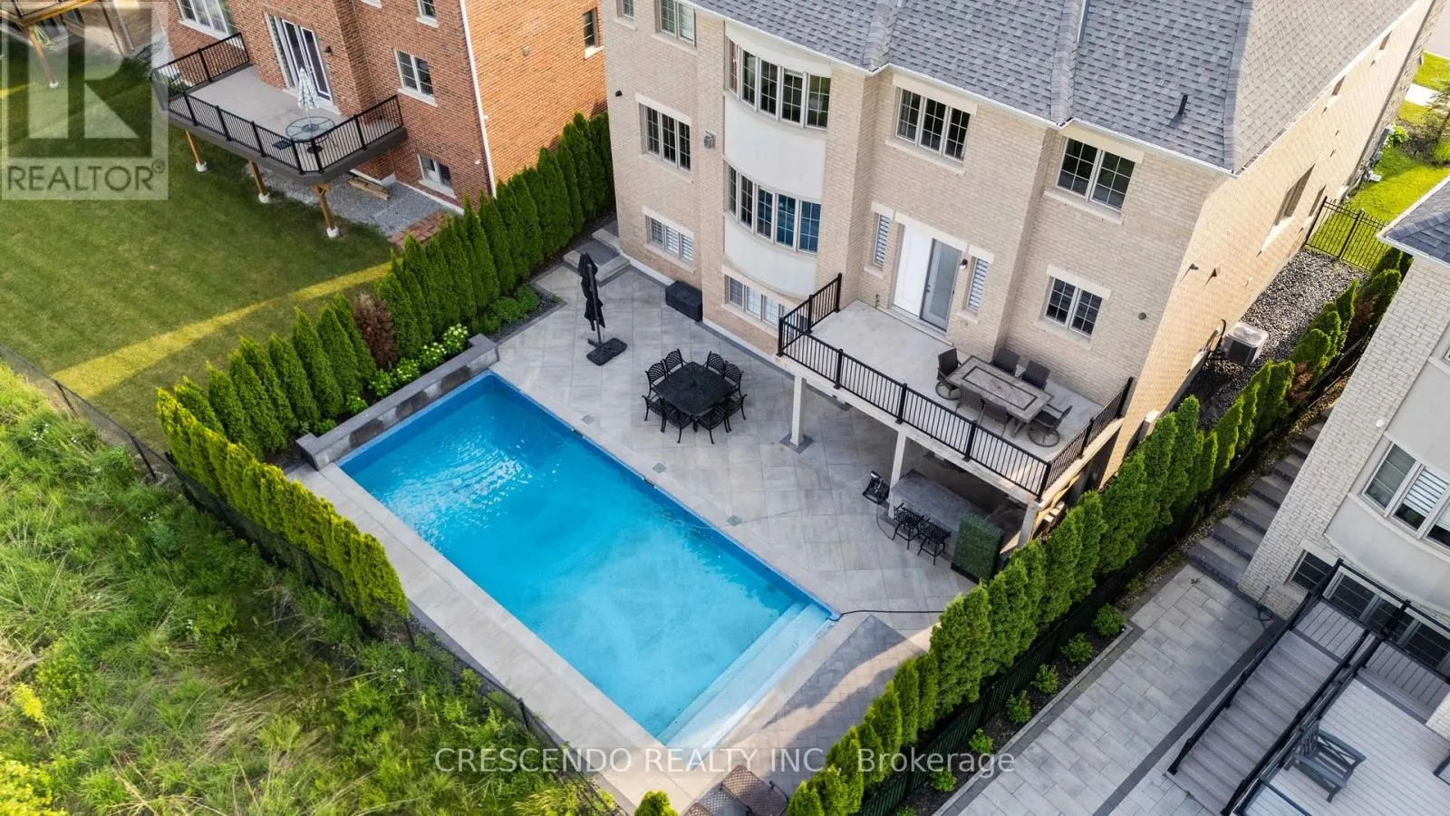 171 WOODGATE PINES DRIVE