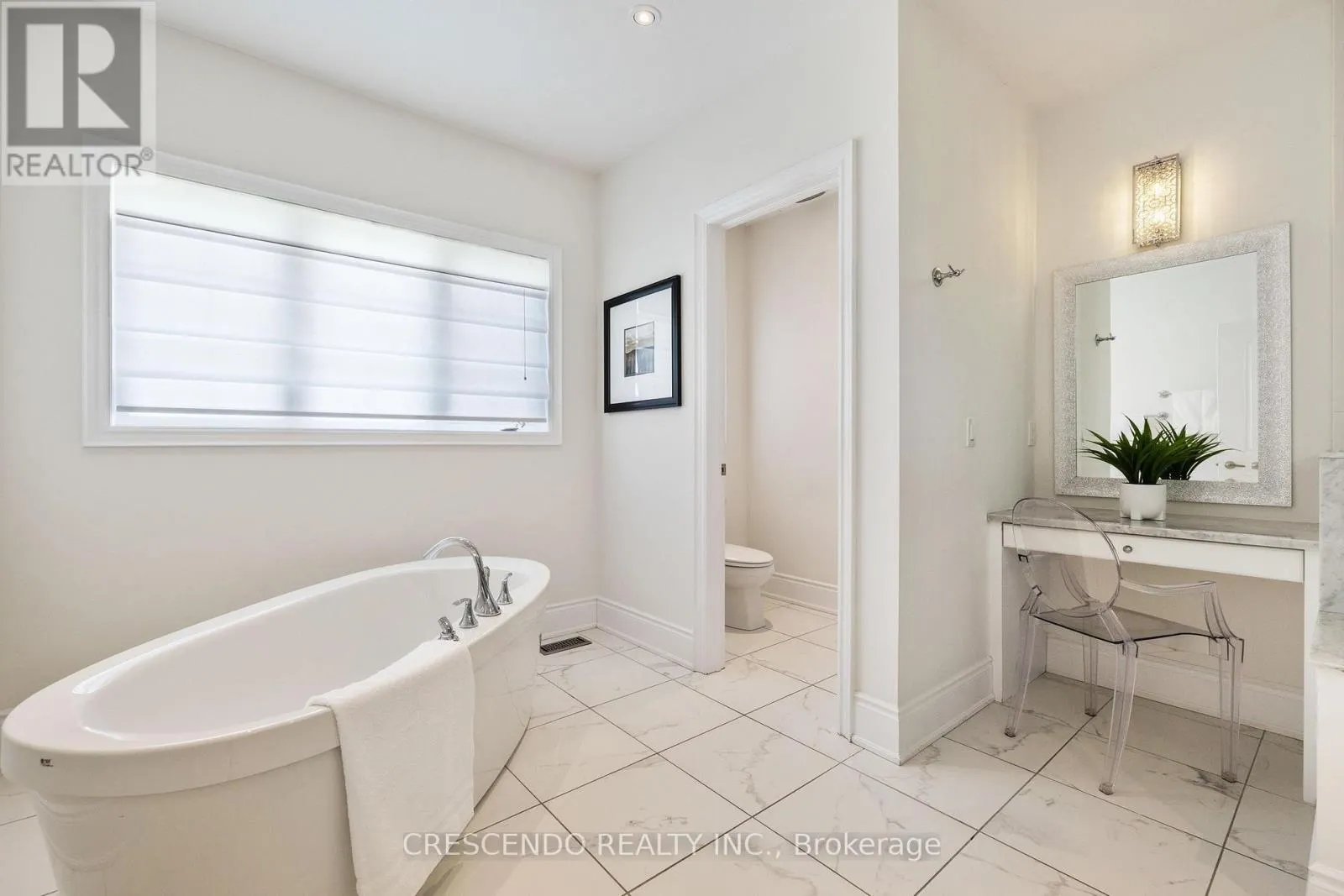171 WOODGATE PINES DRIVE